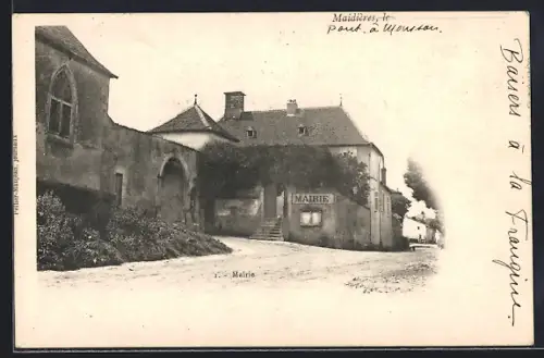 AK Bains, La Mairie et la rue principale du village
