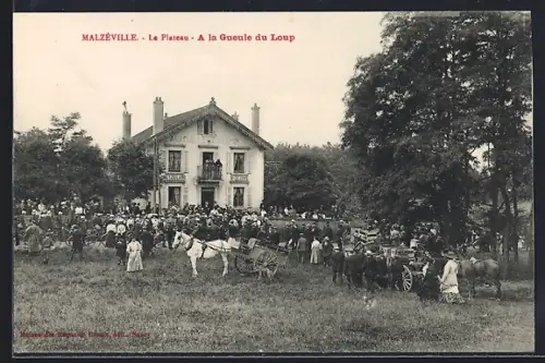 AK Malzéville, Le Plateau, A la Gueule du Loup, rassemblement devant une maison