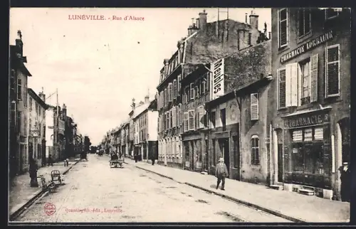 AK Lunéville, Rue d`Alsace avec commerces et passants