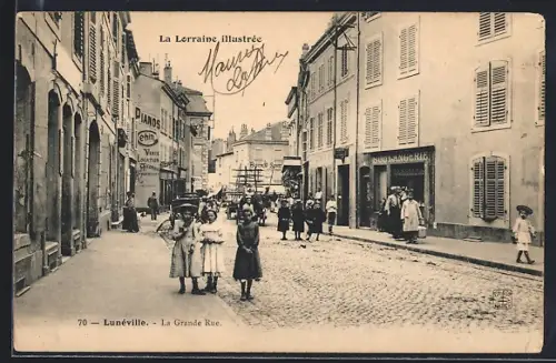 AK Lunéville, La Grande Rue animée avec passants et commerces