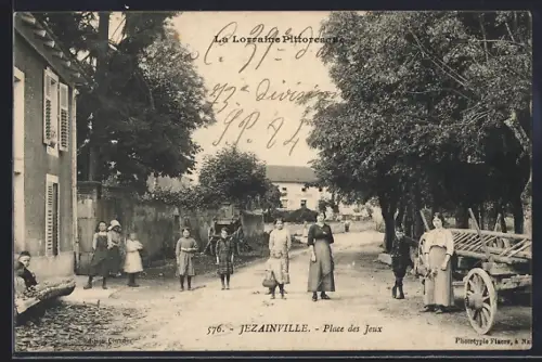AK Jezainville, Place des Jeux avec des enfants jouant et une charrette sur la route
