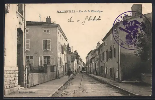 AK Malzéville, Rue de la République avec ses bâtiments résidentiels et rue calme