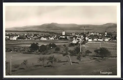 AK Trossingen, Panoramaansicht der Stadt mit Kirche und Fabrikschornsteinen