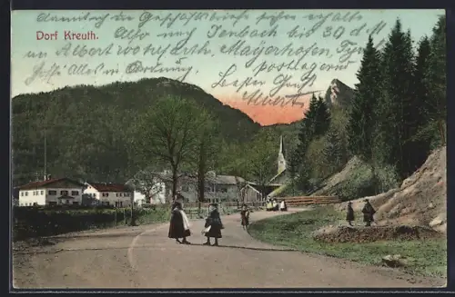 AK Kreuth, Dorf Kreuth mit Kirche und Bergen