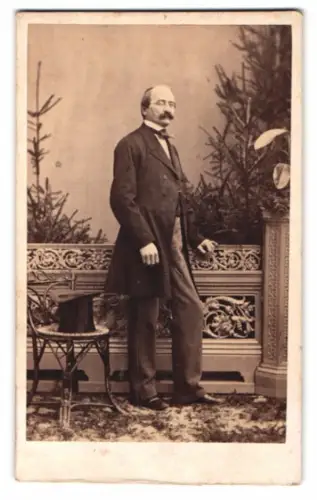 Fotografie Hermann Günther, Berlin, Werdersche Markt Nr. 6, Eleganter Herr Dr. Karl Fr. Haussmann
