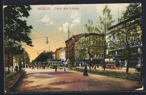 AK Berlin, Unter den Linden, Geschäftsgebäude, Strassenbahn, Passanten