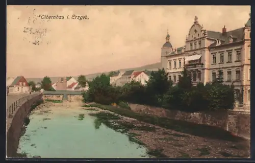 AK Olbernhau i. Erzgeb., Flussufer und historische Gebäude