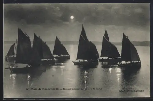 Mondschein-AK Douarnenez, Bateaux arrivant au retour de pêche sous la lune