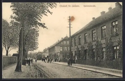 AK Ebstorf, Bahnhofstrasse mit Passanten