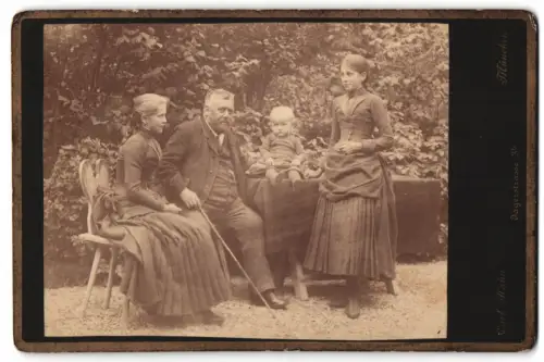 Fotografie Carl Haase, München, Jägerstrasse 3b, Familie Leutbach im Garten
