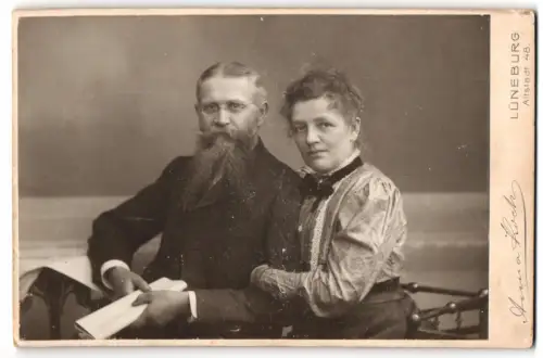 Fotografie Anna Koch, Lüneburg, Altstadt 48, Paar im zeitlosen Porträt
