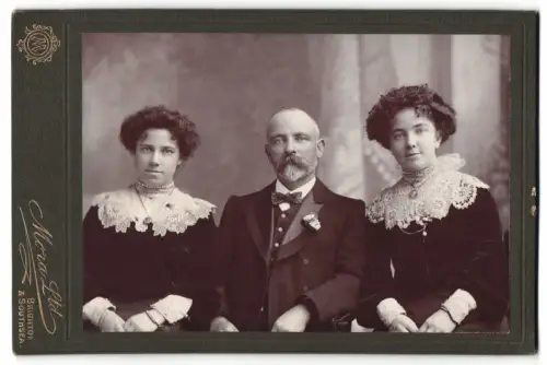 Fotografie Mora Ltd, Brighton, Porträt einer Familie