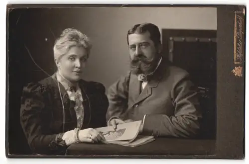 Fotografie Hofatelier Pieperhoff, Halle, Poststrasse 15, Herr und Frau Fleckser an einem Tisch