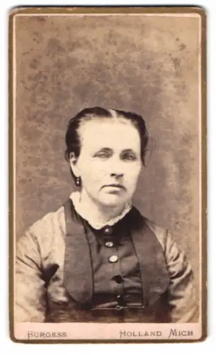 Fotografie Burgess, Holland Mich, Porträt einer Frau