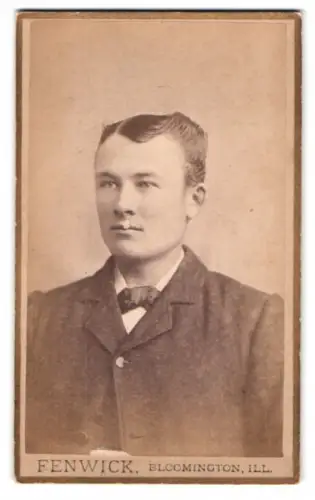 Fotografie Fenwick, Bloomington /Illinois, Porträt eines jungen Mannes