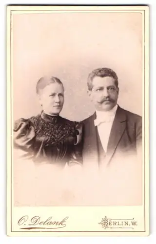 Fotografie O. Delank, Berlin, Friedrichstr. 185, Porträt eines Paares