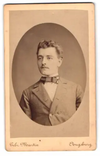 Fotografie Gebr. Martin, Augsburg, Bahnhofstr., Porträt eines eleganten Herrn