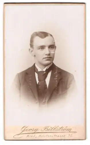 Fotografie Georg Billström, Kiel, Holstenstrasse 22, Porträt eines jungen Mannes