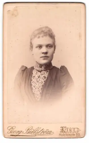 Fotografie Georg Billström, Kiel, Holstenstrasse 22, Porträt einer jungen Frau