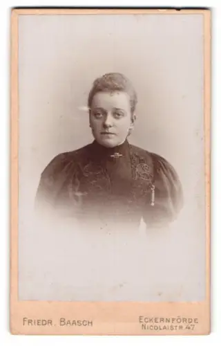 Fotografie Friedr. Baasch, Eckernförde, Nicolaistr. 47, Porträt einer Frau