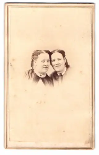 Fotografie B. F. Hall, Lansing /Mich., Zwei Frauen im Porträt