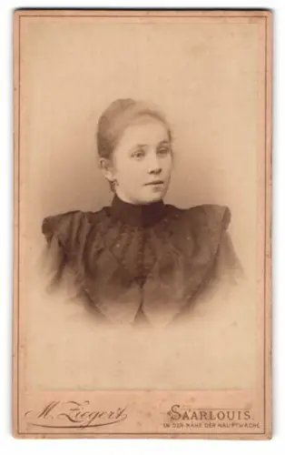 Fotografie M. Ziegert, Saarlouis, Porträt einer jungen Frau