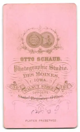 Fotografie Otto Schaub, Des Moines, Walnut Street 302, Porträt eines jungen Mannes