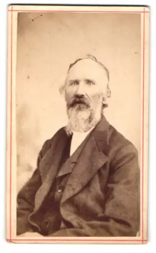 Fotografie unbekannter Fotograf und Ort, Portrait eines älteren Mannes mit Bart