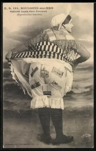 AK Boulogne-sur-Mer, Frau mit Ansichtskarten an der Unterwäsche