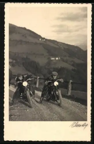Foto-AK Zwei Männer auf B.S.A. Motorrädern auf einer Bergstrasse