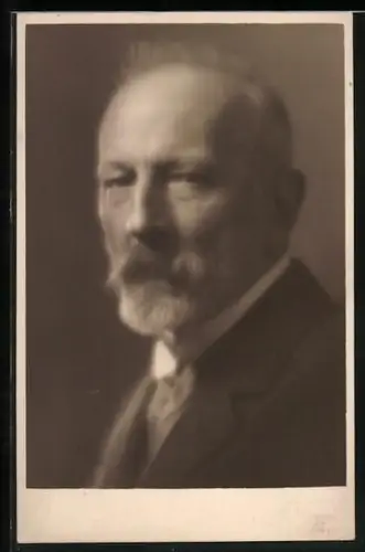 AK Portrait Dirigent Prof. Voll