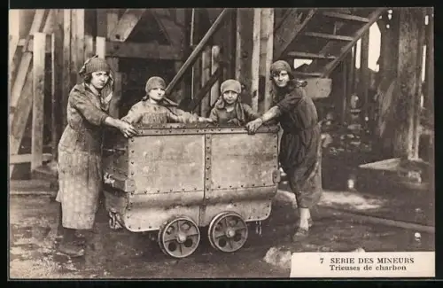 AK Trieuses de charbon, Kohlearbeiterinnen mit Wagen