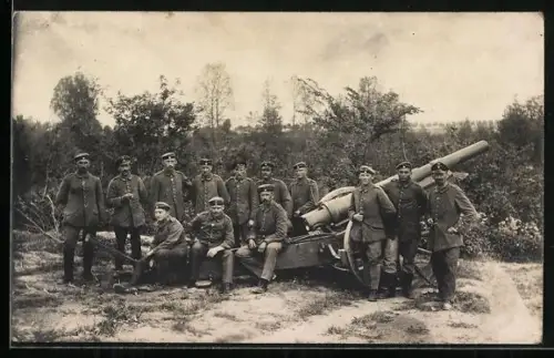 Foto-AK Soldaten der Artillerie mit Kanone