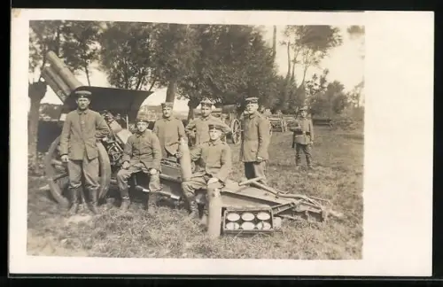 Foto-AK Soldaten der Artillerie mit Kanone