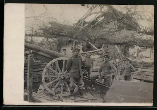 Foto-AK Soldaten der Artillerie mit Kanone