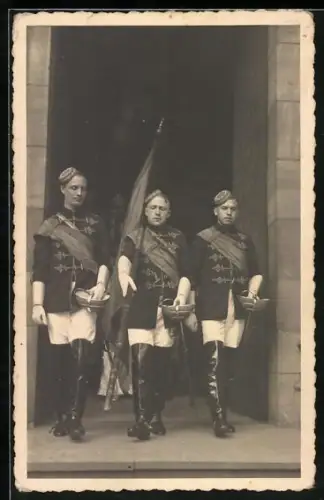 Foto-AK Drei Studenten in Uniformen