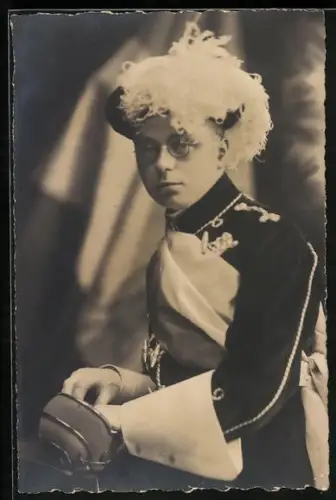 Foto-AK Student in Uniform mit Brille