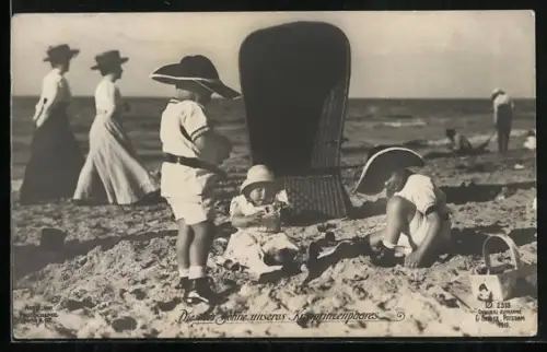 AK Söhne des deutschen Kronprinzenpaars am Strand an der See