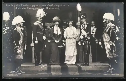 Foto-AK Empfang des Grossherzogspaares von Mecklenburg-Schwerin durch d. Herzogspaar von Braunschweig