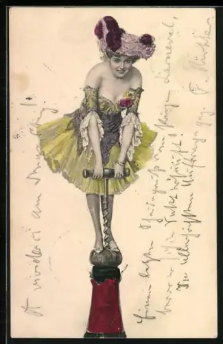 AK Frau zieht Korken von einer Sektflasche