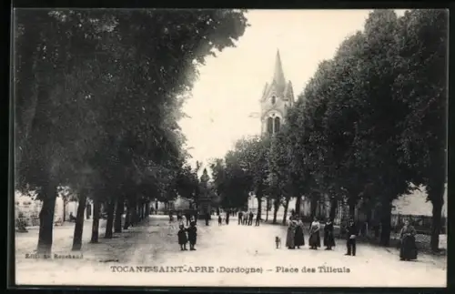 AK Tocane-Saint-Apre /Dordogne, Place des Tilleuls avec perspective sur l`église et passants