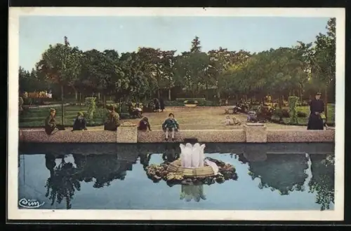 AK Bergerac, Parc Jean-Jaurès, Le Bassin avec visiteurs et fontaine