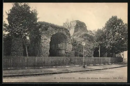 AK Périgueux, Ruines des Arènes Romaines