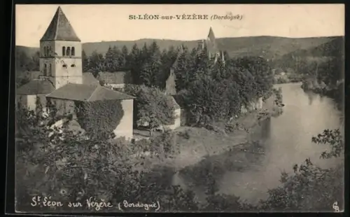 AK St-Léon-sur-Vézère /Dordogne, Vue sur l`église et la rivière Vézère