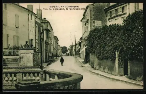 AK Mussidan /Dordogne, Rue de Bordeaux, la Gendarmerie
