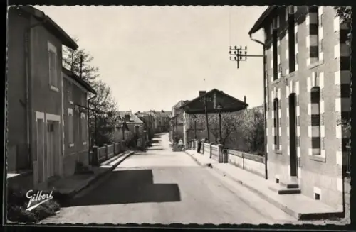AK Saint-Pardoux-la-Rivière, Avenue du Pont des Fûts avec vue sur les maisons et la route