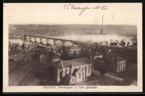 AK Mauzac /Dordogne, Vue générale du village et du pont sur la rivière