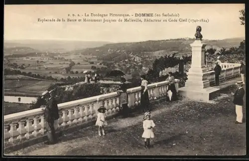 AK Domme, Esplanade de la Barre et Monument Jacques de Maleville, Rédacteur au Code Civil
