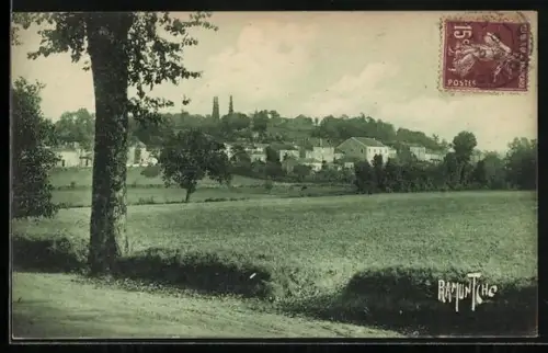 AK Ribérac, Appuyé à une colline est une petite ville fraîche et reposante