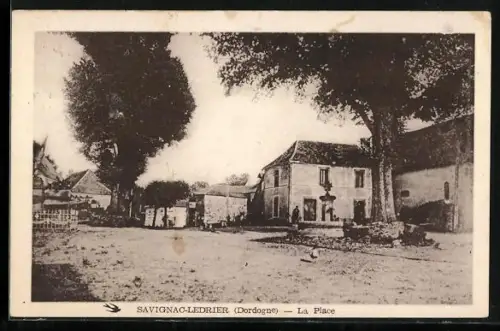 AK Savignac-Lédrier /Dordogne, La Place